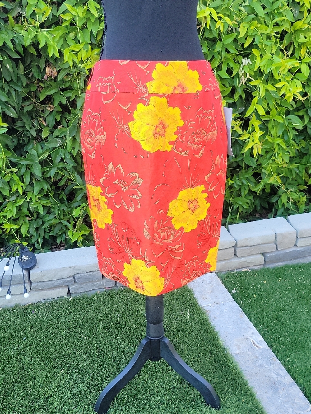 Talbots Red Pencil Skirt with Bright Yellow Floral Print 6P